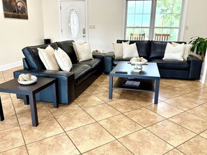 Smart TV, music library, stereo - Exceptional Home (Cottondale)