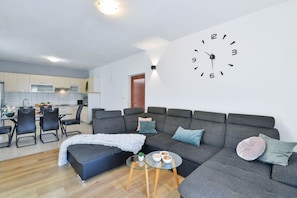 TV, fireplace - Holiday house Antonia with pool (Galovac)