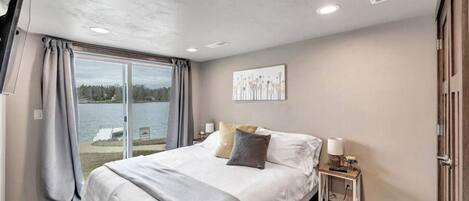 4 bedrooms, iron/ironing board, free WiFi, bed sheets