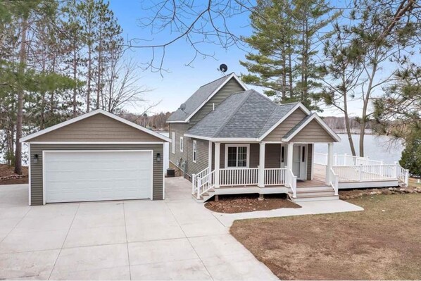 Exterior - Highlights:<br>Private beach just steps from your door<br>Includes kayaks for exploring the lake<br>Great fishing right off the shoreline or dock<br>Bring your boat and enjoy full boating access<br>Cozy indoor fireplace for cool evenings<br>4 spaciou (Pound)