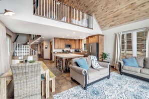 TV, fireplace - Highlights:<br>Private beach just steps from your door<br>Includes kayaks for exploring the lake<br>Great fishing right off the shoreline or dock<br>Bring your boat and enjoy full boating access<br>Cozy indoor fireplace for cool evenings<br>4 spaciou (Pound)