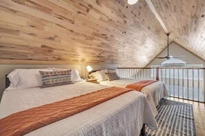 4 عدّة غرف نوم ومكواة/لوح كي وواي فاي مجانًا وملاءات أسرّة