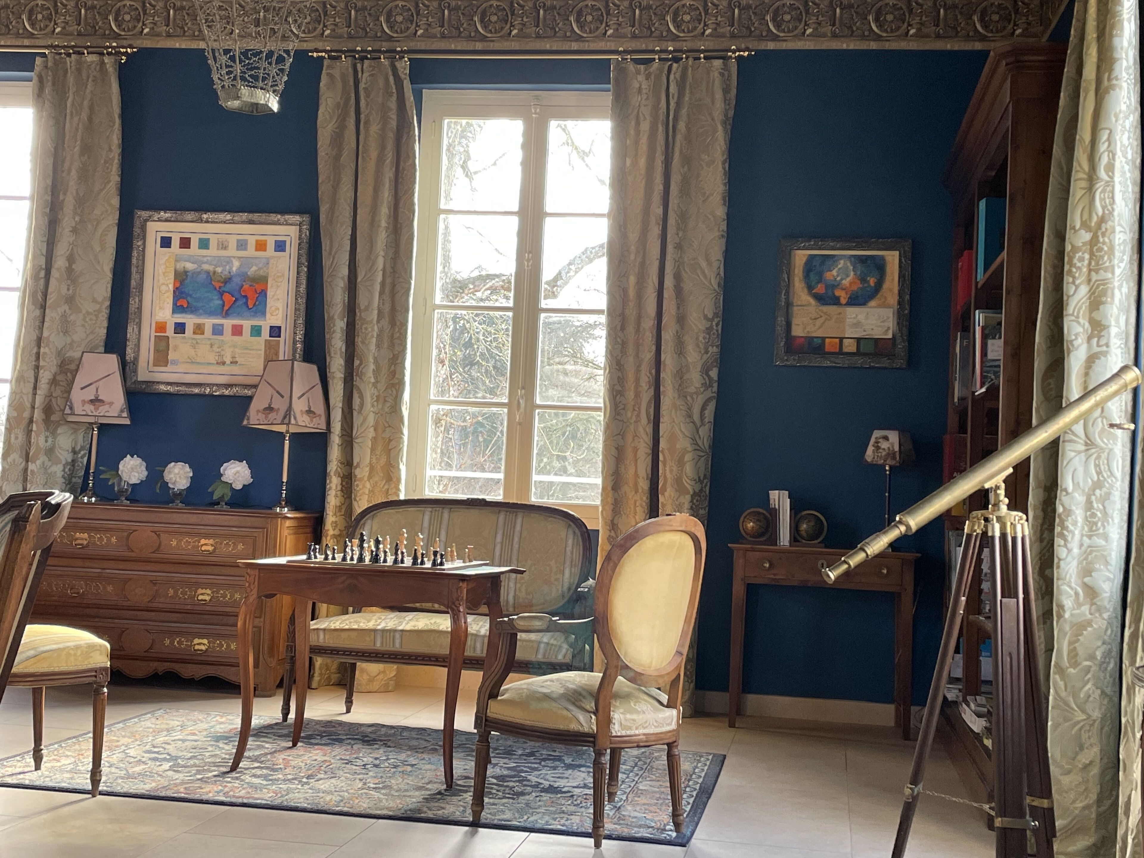 Télévision à écran plat de 72 cm avec chaînes par câble, télévision