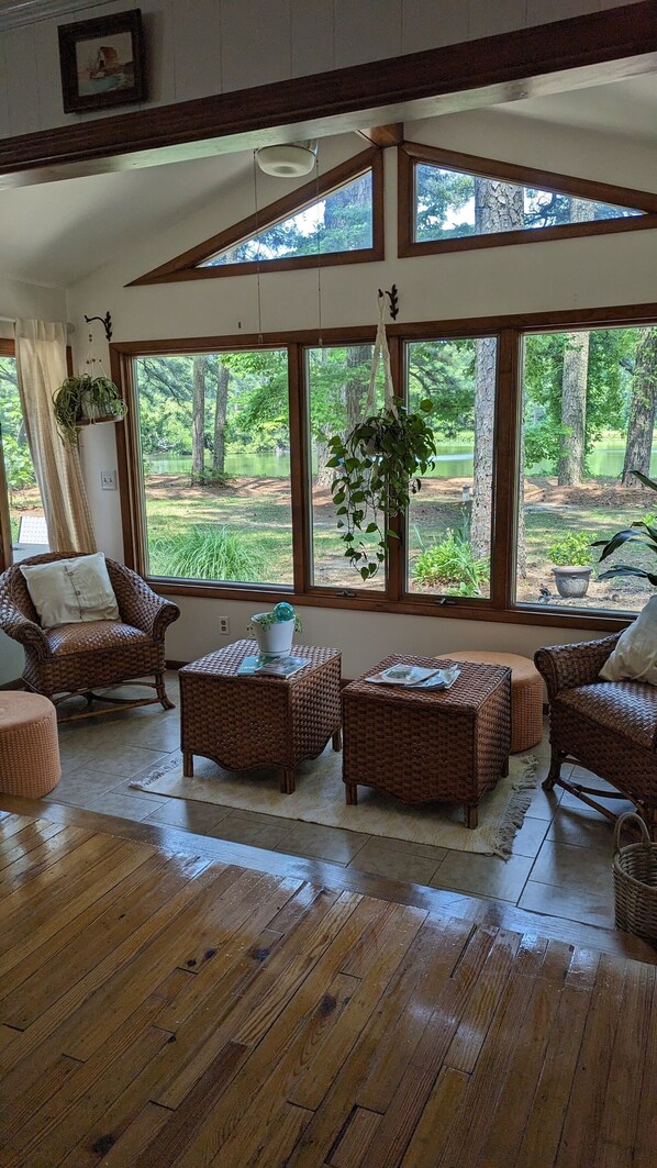 المنشأة من الداخل