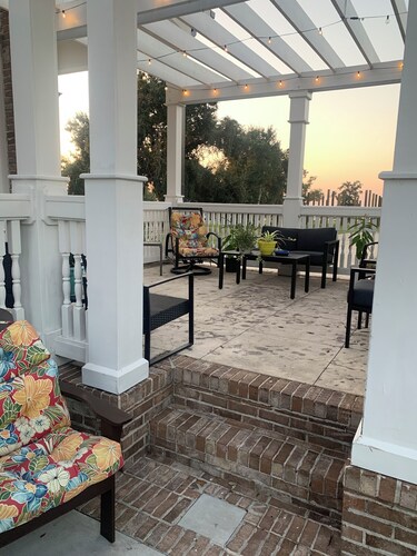 Private oasis, fully furnished, ready to move in. Luxury finishes.  6beds 7baths