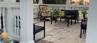 Private oasis, fully furnished, ready to move in. Luxury finishes.  6beds 7baths