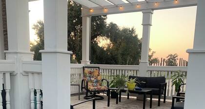 Private oasis, fully furnished, ready to move in. Luxury finishes. 6beds 7baths