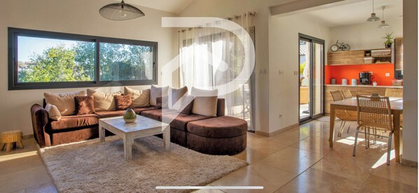 Smart TV, stereo, printers