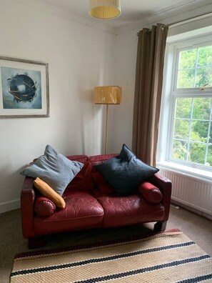 Living area - Cedarbank's - The Little Art House - dog Friendly (Dunoon)