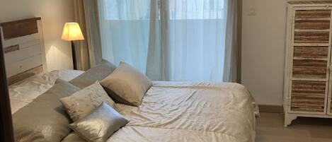 2 Schlafzimmer, Bügeleisen/Bügelbrett, Bettwäsche, Rollstuhlgeeignet