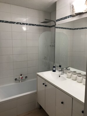 Bathtub, hair dryer, soap, shampoo