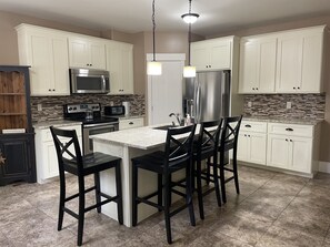 Fridge, microwave, oven, stovetop - Welcome to The Honey Hive! Spacious, clean, private 2 bedroom basement apartment (American Fork)