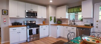 4 Bed Cape Cod | Comfort & Charm Near the City