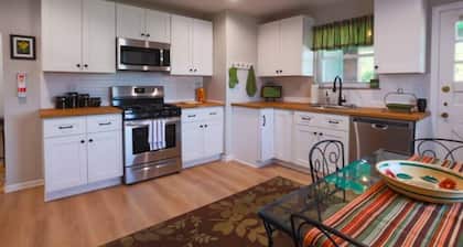 4 Bed Cape Cod | Comfort & Charm Near the City