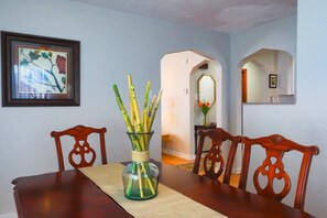 Dining - 4 Bed Cape Cod | Comfort & Charm Near the City (Pittsburgh)