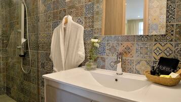 Executive-Zimmer | Badezimmer | Whirlpool, Designer-Toilettenartikel, Haartrockner, Hausschuhe