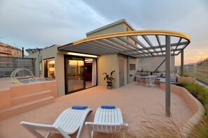 Luksus-suite | Minibar, pengeskab på værelset, skrivebord