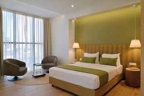 Executive Room | Minibar, in-room safe, desk, laptop workspace - Alva Athens Hotel (Athens)