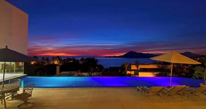 Emerald Villa. Luxury beach house in Manzanillo