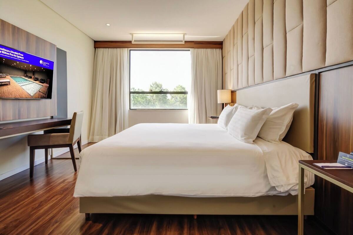 Superior Room, 1 King Bed | Minibar, in-room safe, laptop workspace, blackout drapes