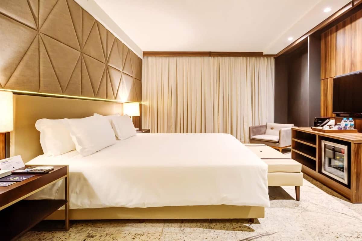 Minibar, in-room safe, laptop workspace, blackout drapes
