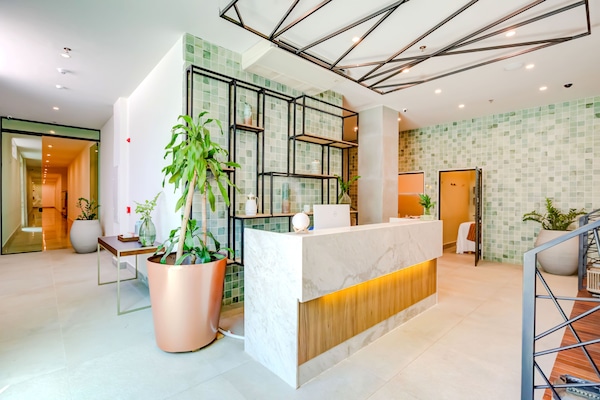 2 ruang perawatan dan pijat