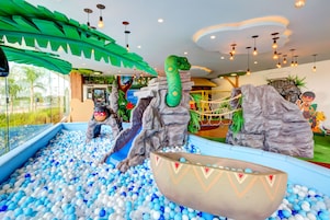 Zona de juegos infantil cubierta