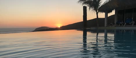 Kolam renang terbuka