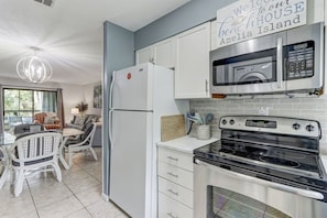 冰箱、微波炉、烤箱、炉灶