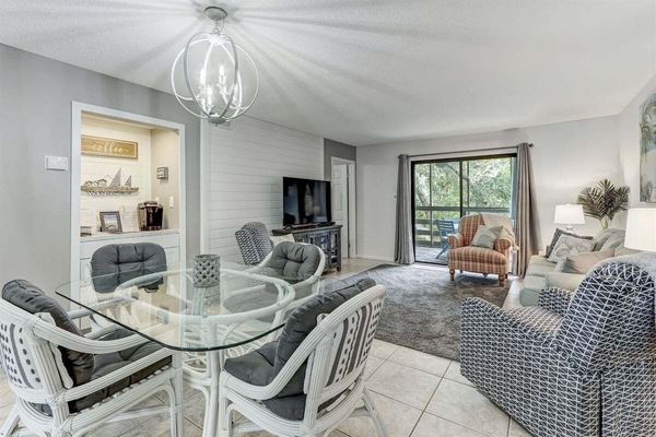 Bright Space with Thoughtful Furnishings for Your Comfort