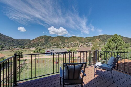 Picturesque 'Pueblo' at Palmer Lake Sleeps 14