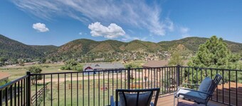 Picturesque 'Pueblo' at Palmer Lake Sleeps 14