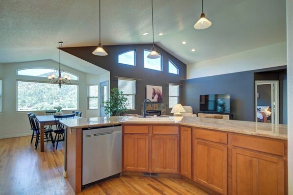 Interior - Picturesque 'Pueblo' at Palmer Lake Sleeps 14 (Palmer Lake)