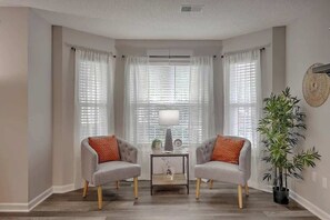 Interior - CHAS, SUMMRVLL/NEXTON Comfort  Near Everything! (Summerville)