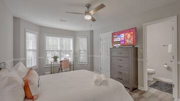 3 bedrooms, desk, iron/ironing board, free WiFi