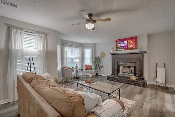 Smart TV, video games