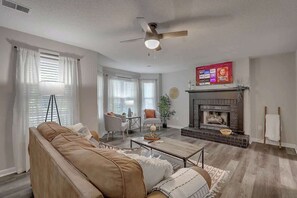 Smart TV, video games, offices - CHAS, SUMMRVLL/NEXTON Comfort  Near Everything! (Summerville)