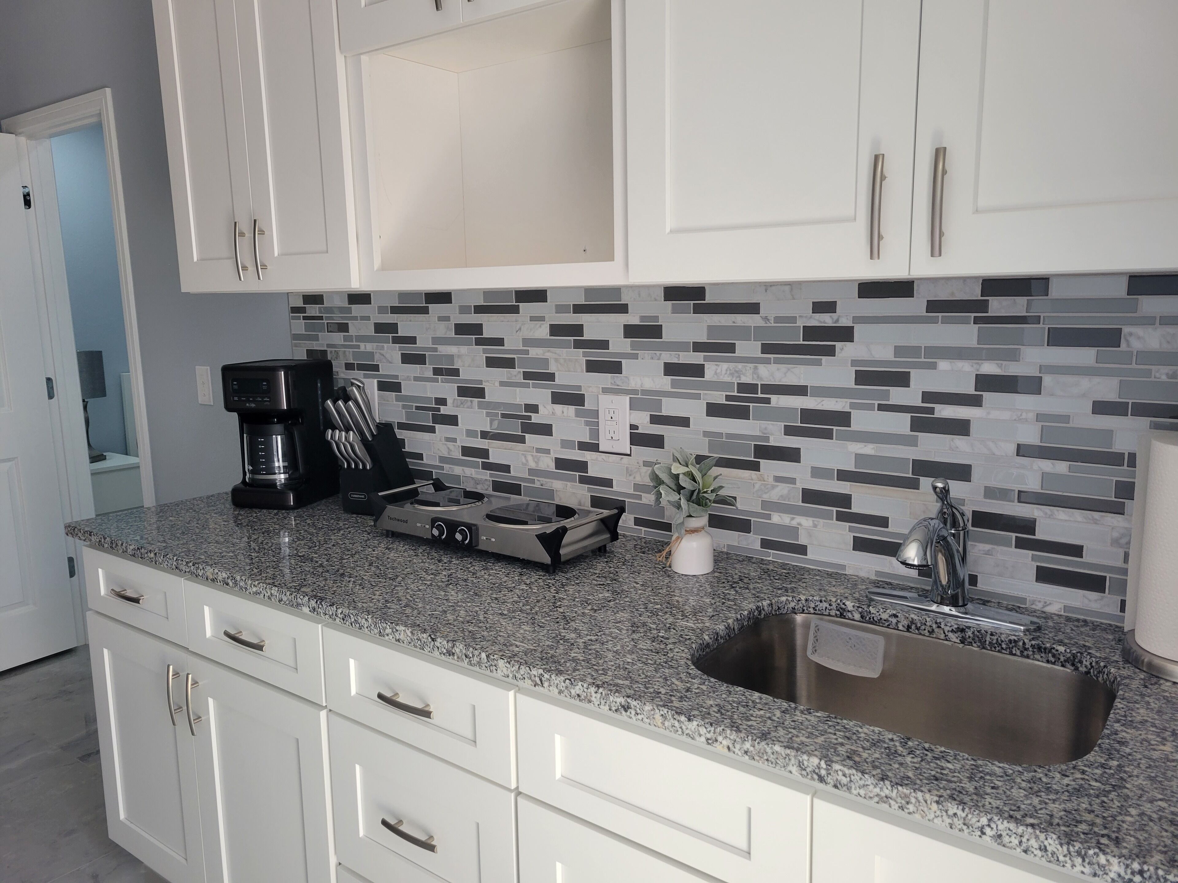 Microondas, cafetera y tetera, tostadora y licuadora 