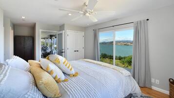 3 bedrooms, desk, iron/ironing board, free WiFi