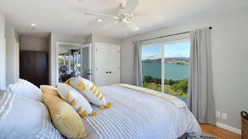 3 makuuhuonetta, työpöytä, silitysrauta/-lauta, ilmainen Wi-Fi