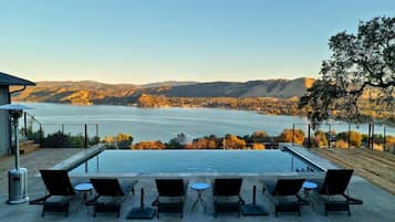 Ääretön uima-allas, lämmitetty uima-allas