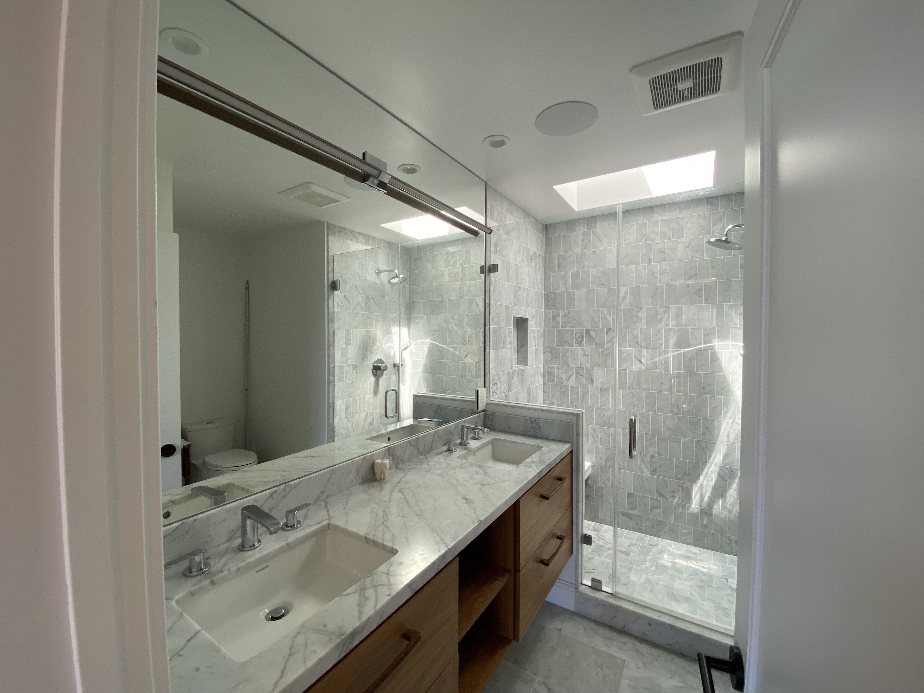 Bathtub, hair dryer, towels, soap