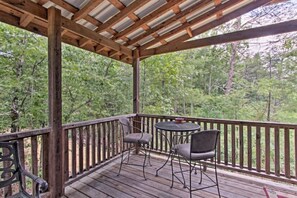 Outdoor dining - Cabins at Brush Creek Mtn-Bear Den (Del Rio)