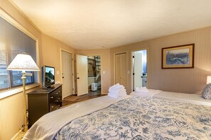 4 bedrooms, travel cot, WiFi, bed sheets