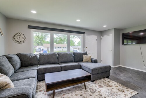 Hamilton in heart of Omaha! Multi family and group friendly! The perfect space!!