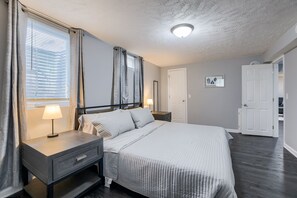 5 chambres, bureau, fer et planche à repasser, lit parapluie