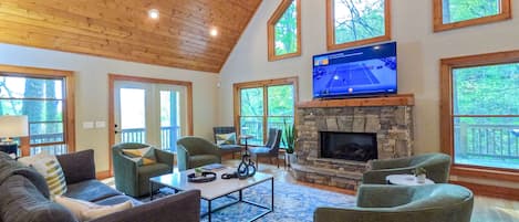 Smart TV, chimenea, reproductor de DVD y tenis de mesa