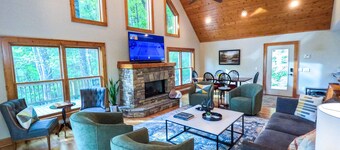 Private Cabin Getaway w/ Fireplace, View & Games 🏔️⛳️