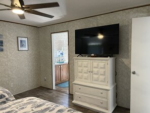 3 室のベッドルーム、アイロン / アイロン台、ベッドシーツ