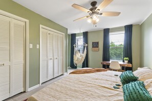 2 bedrooms, desk, iron/ironing board, free WiFi